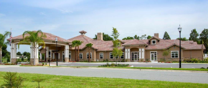 Mission Oaks Assisted Living and Memory Care's building from the front.