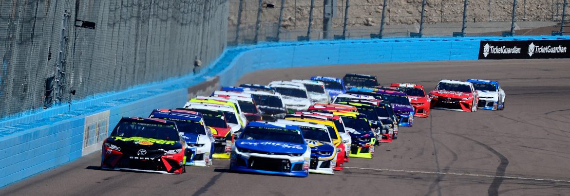 ISM Raceway cars racing.