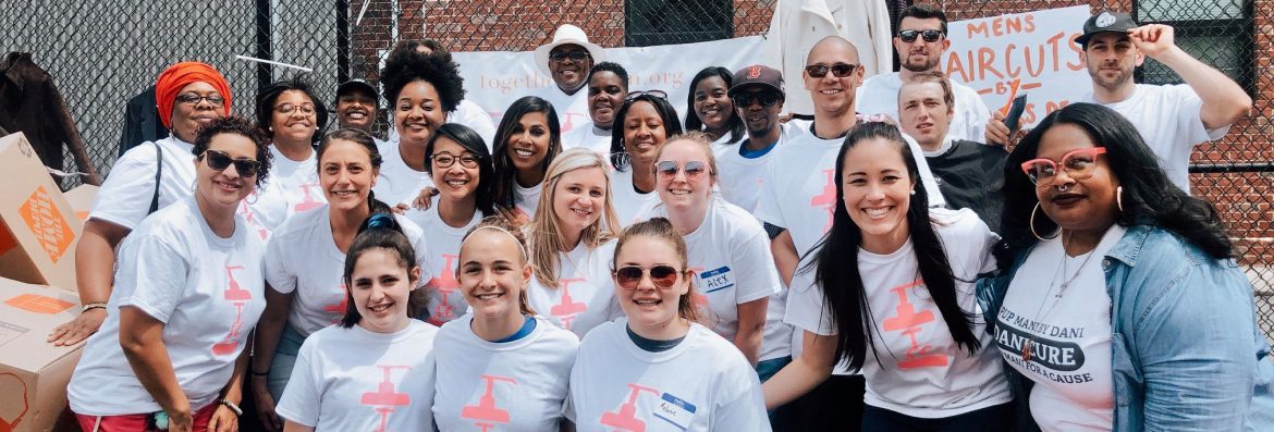 Together she can group photo at event.