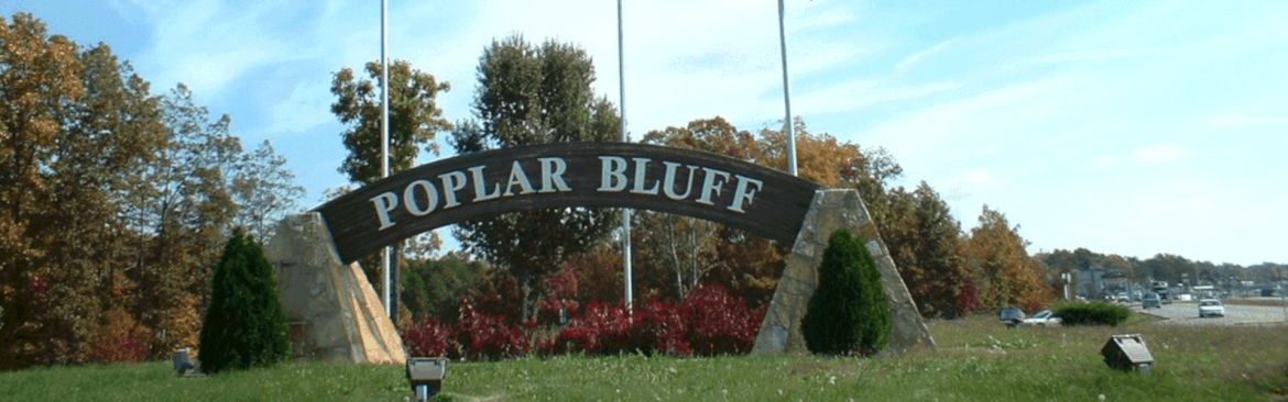 Poplar Bluff, Missouri gateway to the ozarks sign.