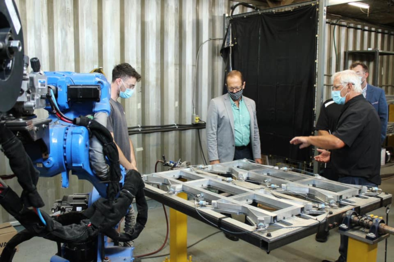 Niagara Falls, Ontario Mayor with local manufacturing